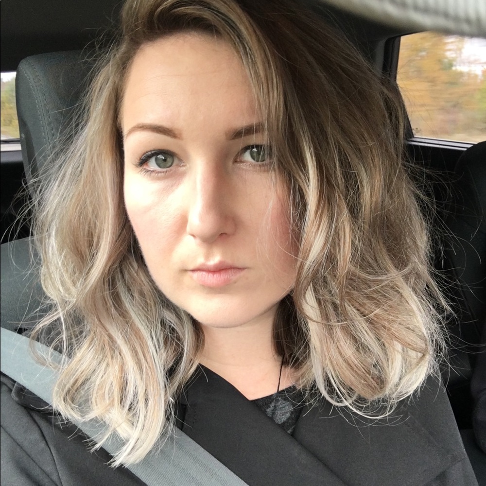Meet your Posher, Larissa